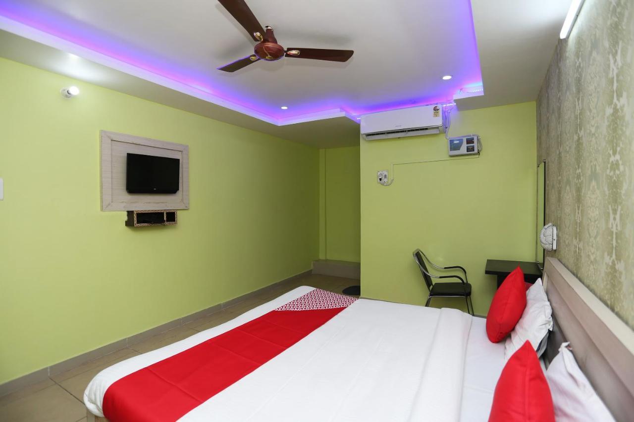 Oyo Hotel New Metro Near Phoenix United Лакхнау Экстерьер фото